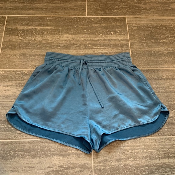 SOLD Lulus casual lounge shorts, size large - Picture 1 of 2